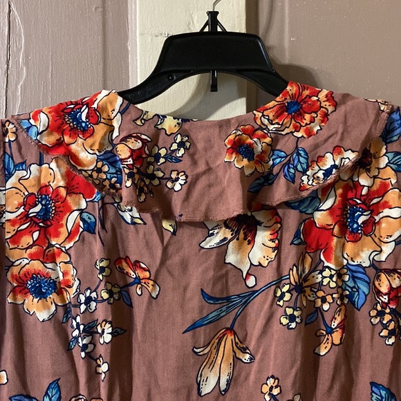 Flowered wrap around dress - Picture 5 of 6